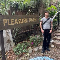 violet pleasure park 250x250